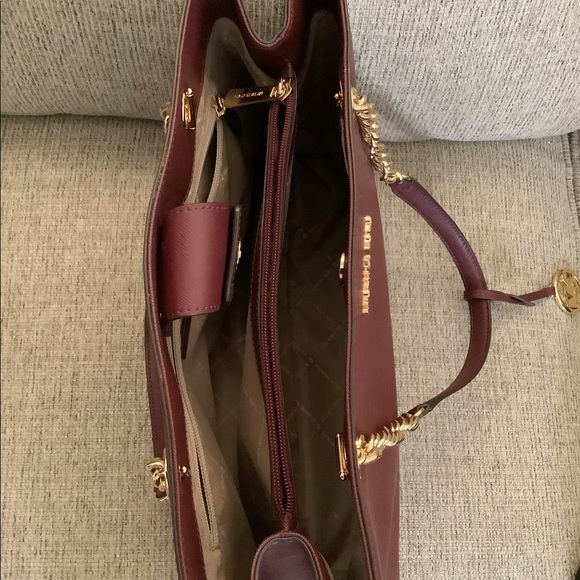 Michael Kors Susannah Merlot burgundy purse with gold tone chain straps - Picture 7 of 11